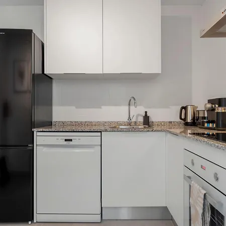 Casa Rosa - Prime Location With Pool And Parking דירה