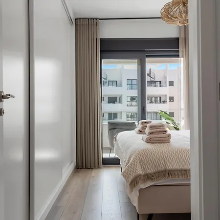 Casa Rosa - Prime Location With Pool And Parking דירה אסטפונה